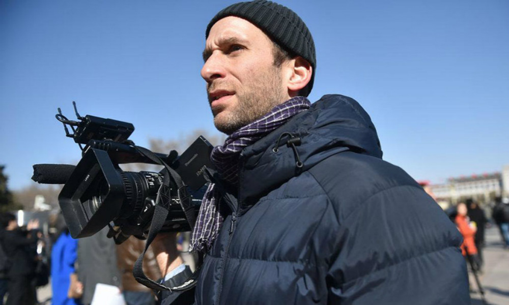 Jornalistas internacionais cobram as "duas sess?es"