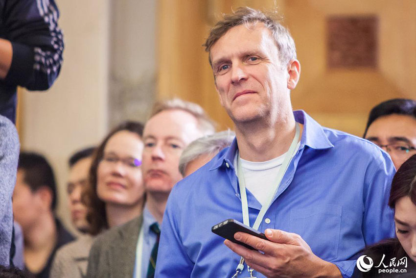 "Duas sess?es" da China atraem jornalistas estrangeiros