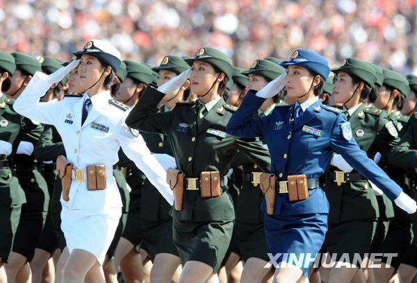 Uniformes militares marcham ao ritmo dos tempos