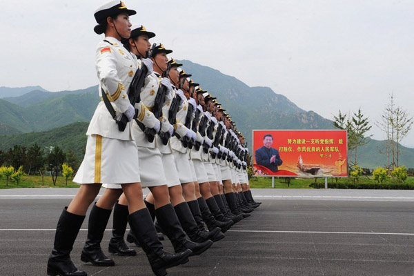 Uniformes militares marcham ao ritmo dos tempos