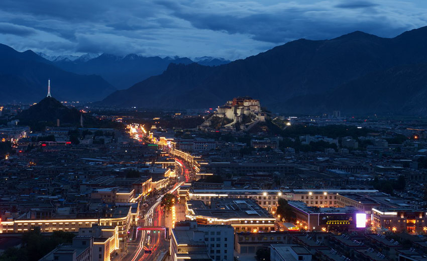 Cidade que nunca ‘dorme’ em plena cordilheira dos Himalaias