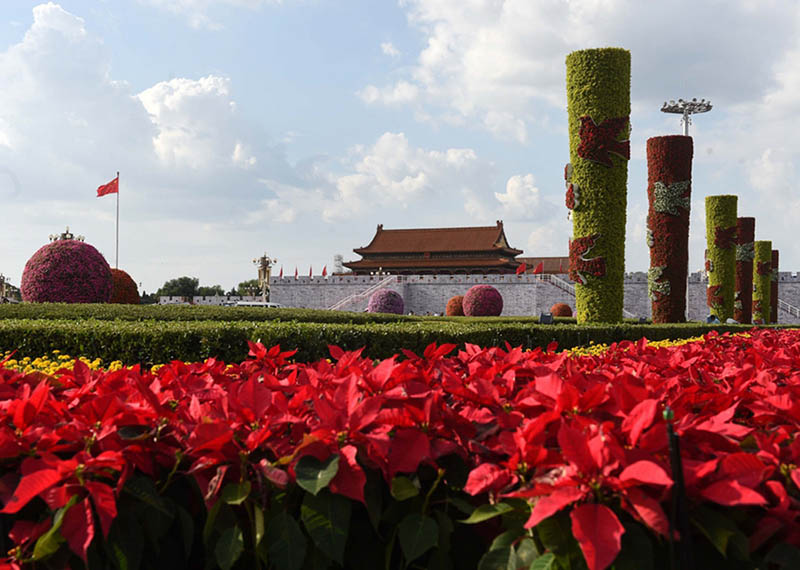 Réplica floral da Grande Muralha na Pra?a Tiananmen