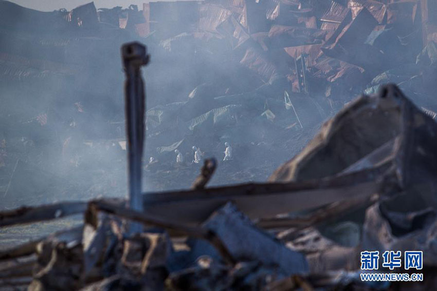 Número de mortos na explos?o do Porto de Tianjin sobe para 145