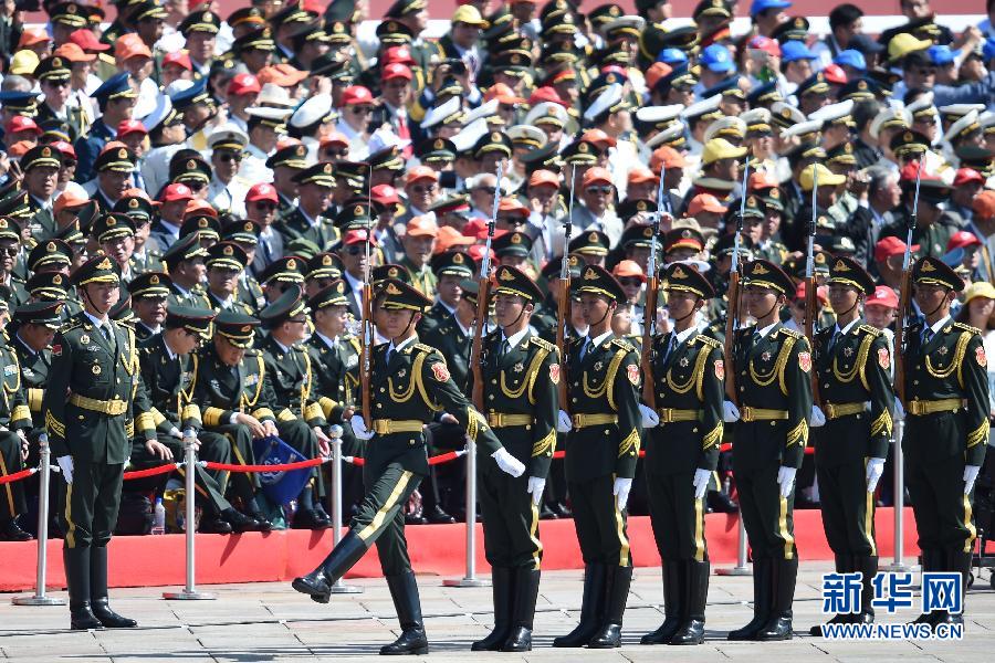 Presidente chinês anuncia a redu??o em 300 mil de efetivos do exército
