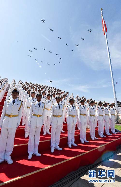 Parada do Dia da Vitória: Forma??o aérea sobrevoa a Pra?a Tiananmen