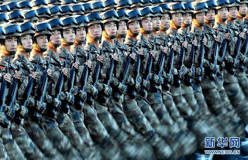 Mídia internacional presta alta aten??o ao desfile militar e à redu??o de 300 mil efetivos do exército