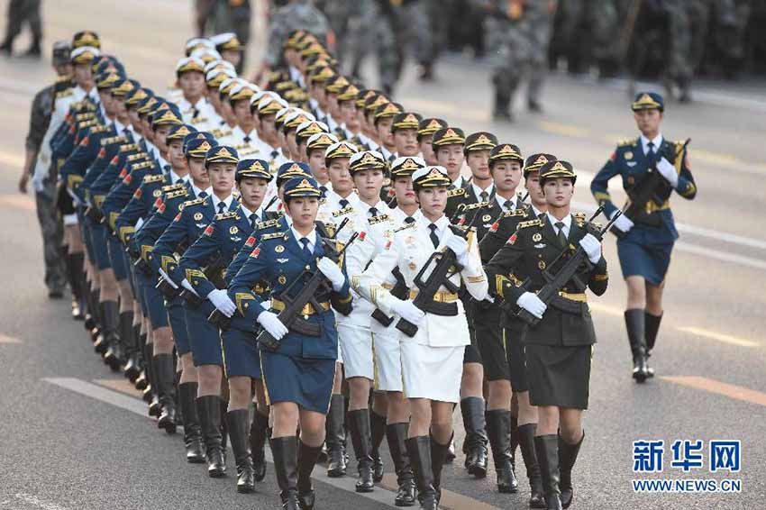 Mídia internacional presta alta aten??o ao desfile militar e à redu??o de 300 mil efetivos do exército