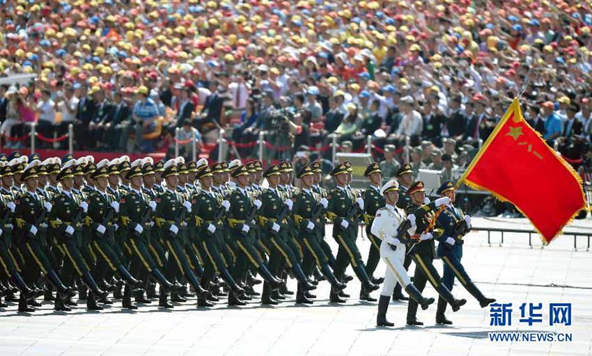 Mídia internacional presta alta aten??o ao desfile militar e à redu??o de 300 mil efetivos do exército