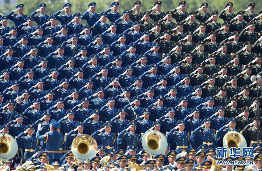 Mídia internacional presta alta aten??o ao desfile militar e à redu??o de 300 mil efetivos do exército
