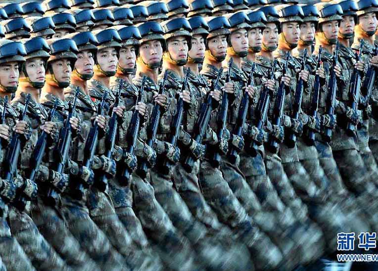 Mídia internacional presta alta aten??o ao desfile militar e à redu??o de 300 mil efetivos do exército