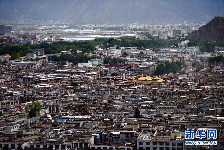 Nova aparência da milenária cidade de Lhasa