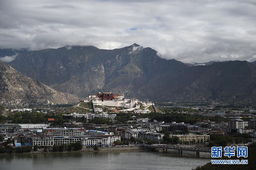 Nova aparência da milenária cidade de Lhasa