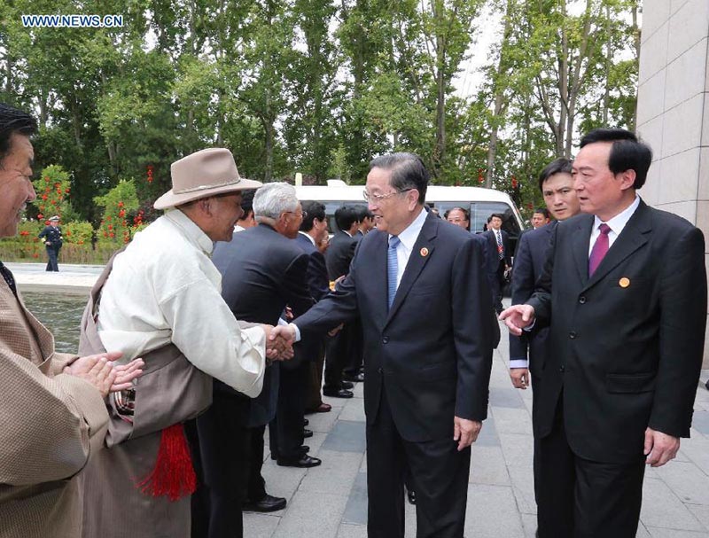 Delega??o do Comité Nacional desloca-se a Lhasa para as comemora??es do 50o aniversário da regi?o autónoma
