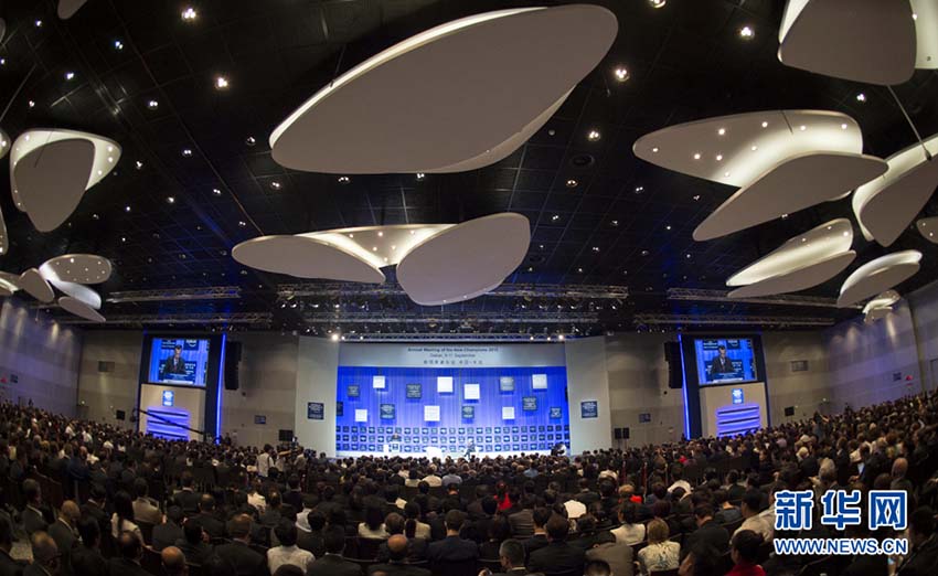 Li Keqiang discursa na abertura da 9a edi??o do Fórum Davos de Ver?o