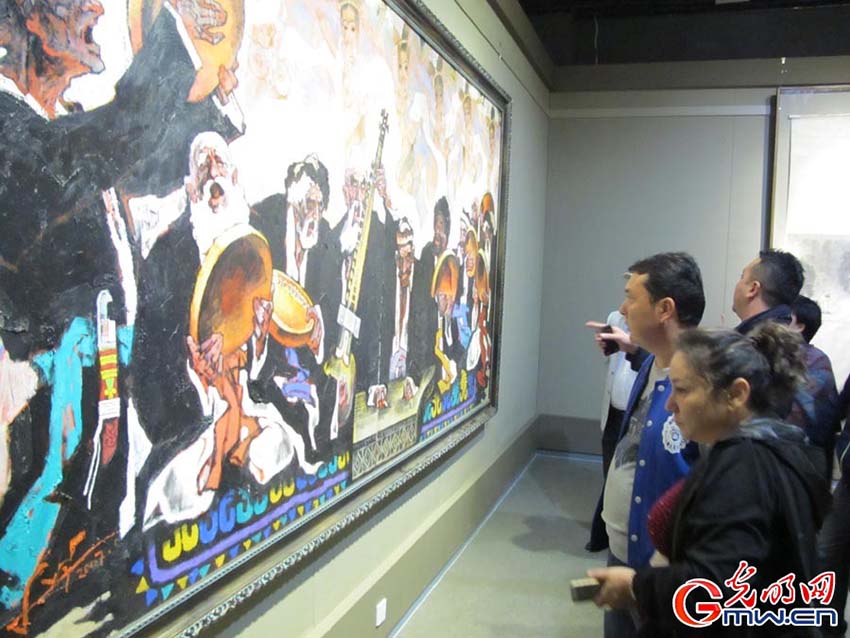 Exposi??o de artes em Urumqi celebra 60o aniversário da funda??o da Regi?o Aut?noma Uigur de Xinjiang