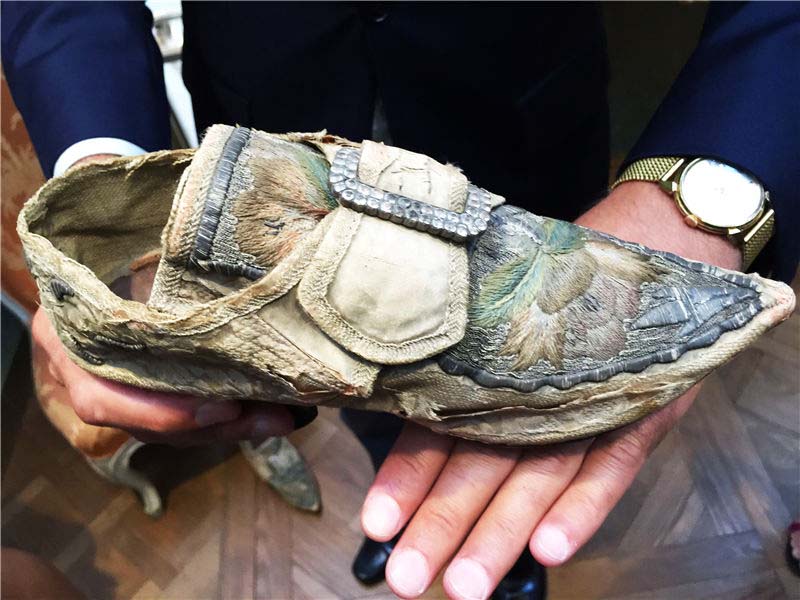 Cole??o de relíquias culturais francesas dos séculos XVII e XVIII é exibida em Xangai