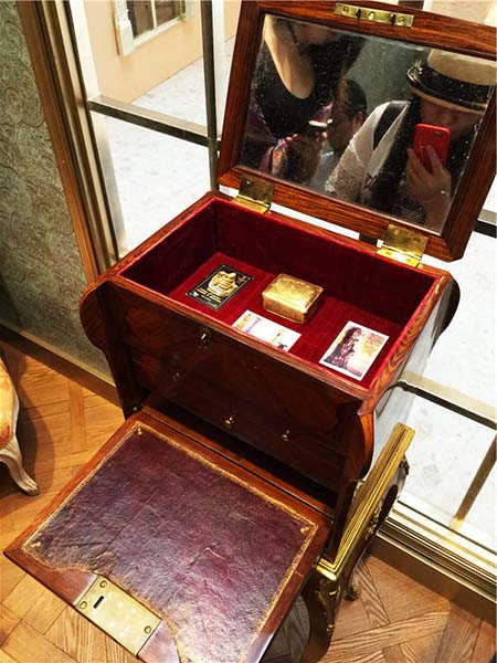 Cole??o de relíquias culturais francesas dos séculos XVII e XVIII é exibida em Xangai