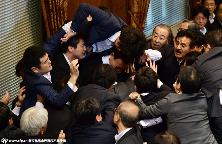 Personalidades do Jap?o op?em-se à aprova??o da legisla??o sobre seguran?a