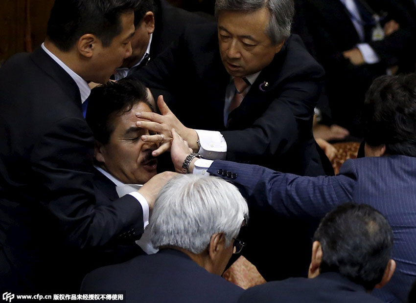 Personalidades do Jap?o op?em-se à aprova??o da legisla??o sobre seguran?a