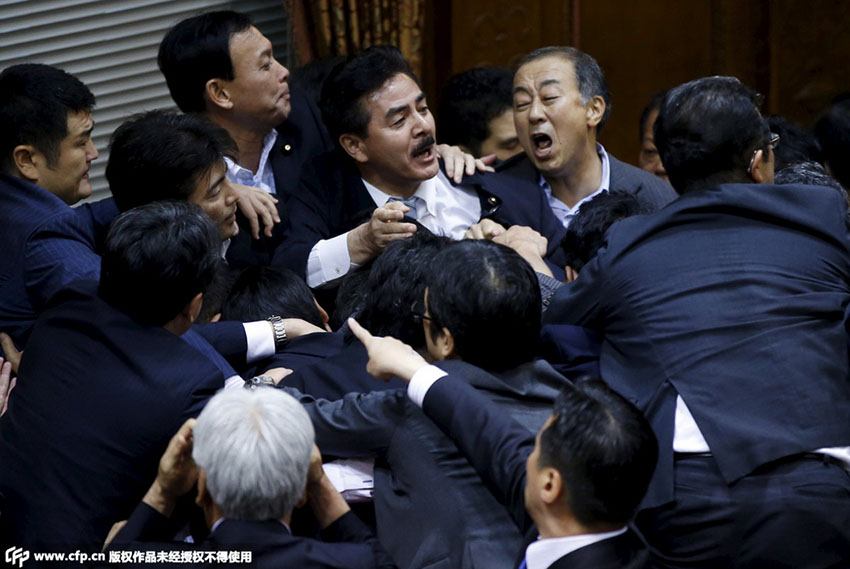 Personalidades do Jap?o op?em-se à aprova??o da legisla??o sobre seguran?a