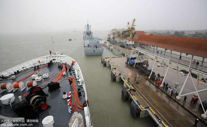 For?as armadas chinesas chegam à Malásia para exercícios militares conjuntos