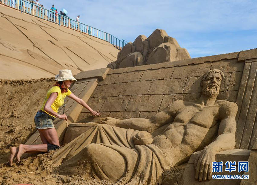 China realiza exposi??o internacional de esculturas de areia