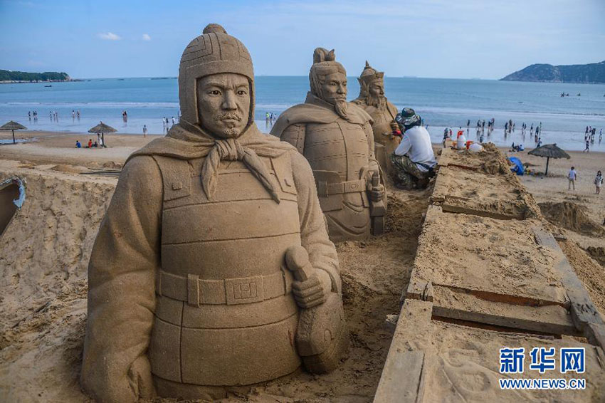 China realiza exposi??o internacional de esculturas de areia