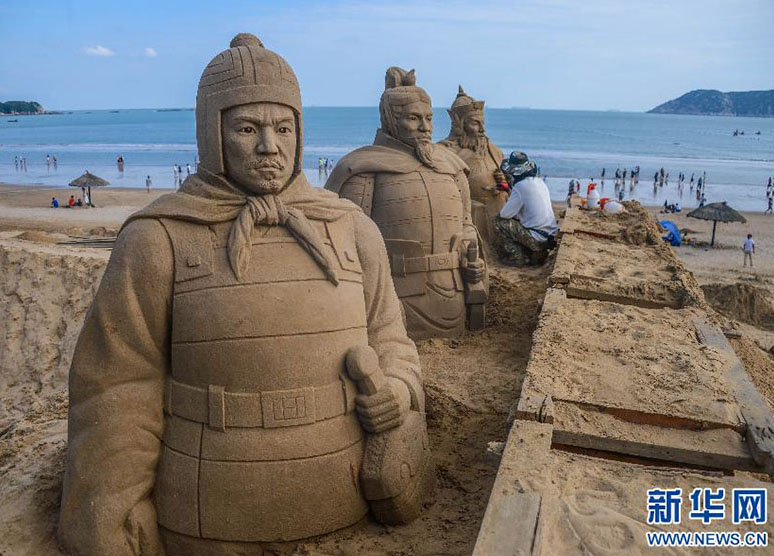 China realiza exposi??o internacional de esculturas de areia