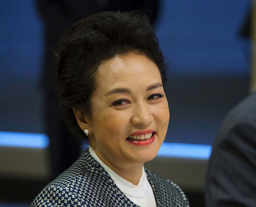 Primeira-dama Peng Liyuan visita Centro de Pesquisas do Cancer Fred Hutchson