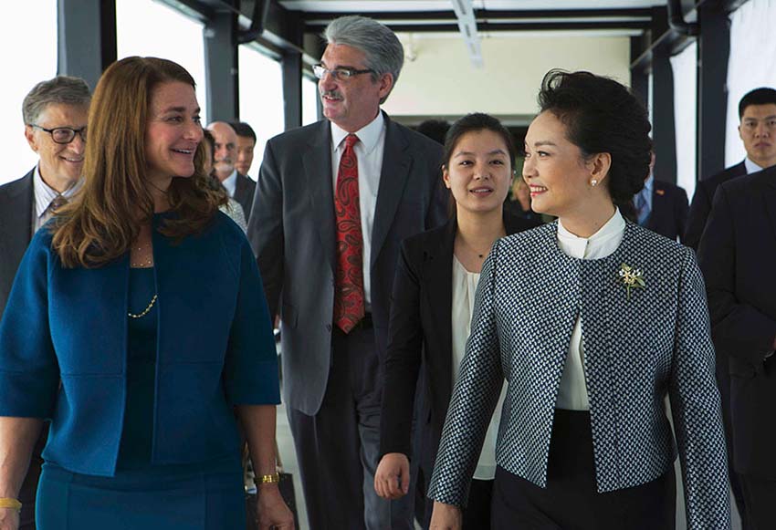 Primeira-dama Peng Liyuan visita Centro de Pesquisas do Cancer Fred Hutchson