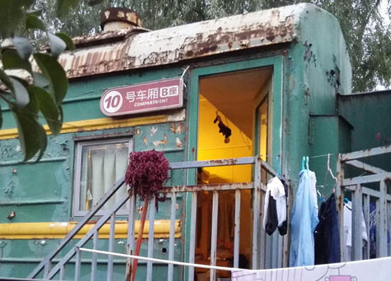 Escola em Zhengzhou transforma vag?es de trem em dormitório para os alunos