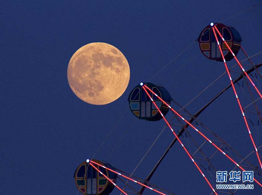 Lua cheia em diversos lugares da China na noite do Festival do Meio do Outono