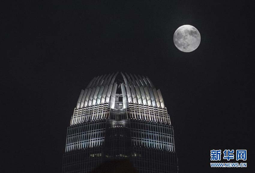 Lua cheia em diversos lugares da China na noite do Festival do Meio do Outono