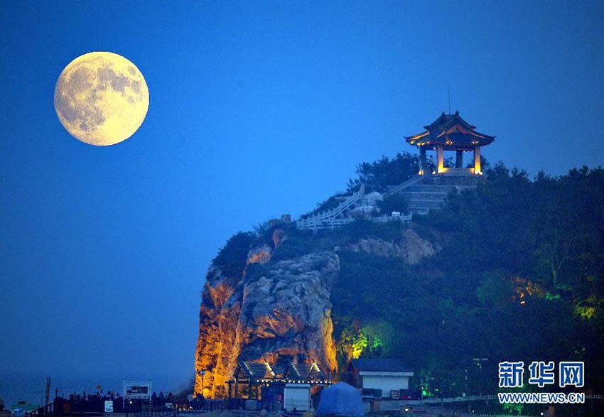 Lua cheia em diversos lugares da China na noite do Festival do Meio do Outono