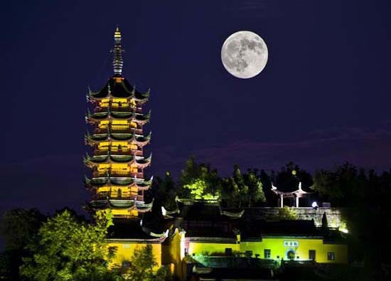 Lua cheia em diversos lugares da China na noite do Festival do Meio do Outono