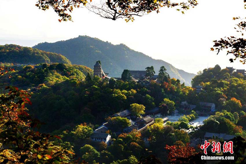 Paisagens lindas do outono no Monte Kongtong no noroeste da China