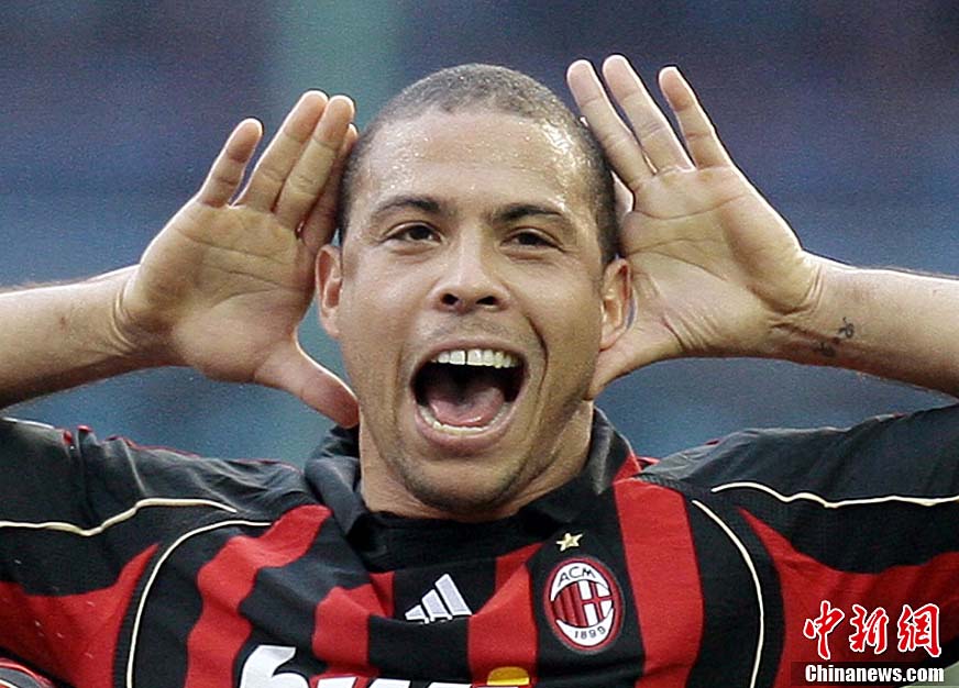 Ronaldo “Fen?meno” vai abrir 30 escolas de futebol na China