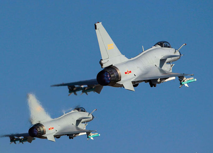 For?a aérea da China publica fotos de reabastecimento aéreo