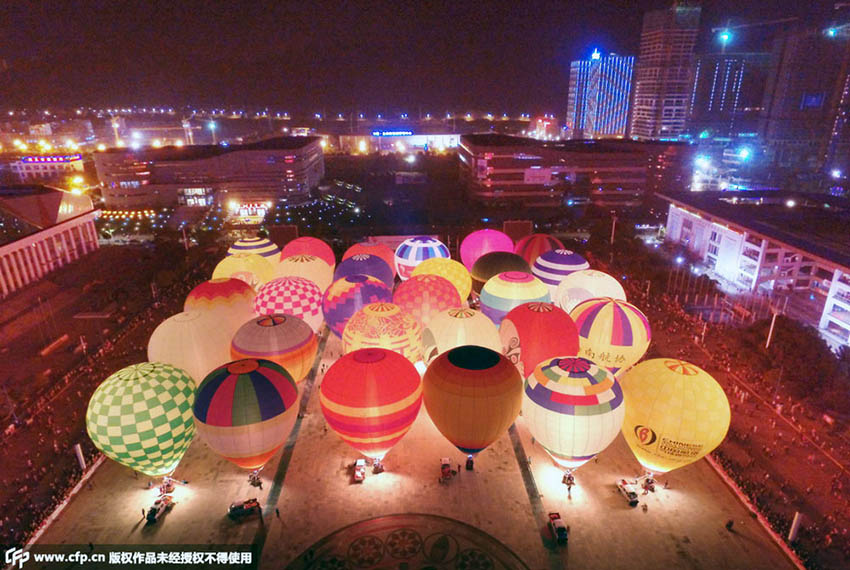 Realizada na China competi??o de bal?es de ar quente