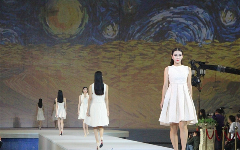 Come?a a Semana da Moda de Chengdu 2015