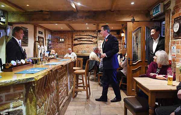 Cameron convida presidente chinês para cerveja com peixe e batatas fritas num pub