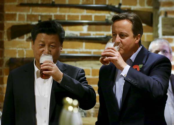 Cameron convida presidente chinês para cerveja com peixe e batatas fritas num pub