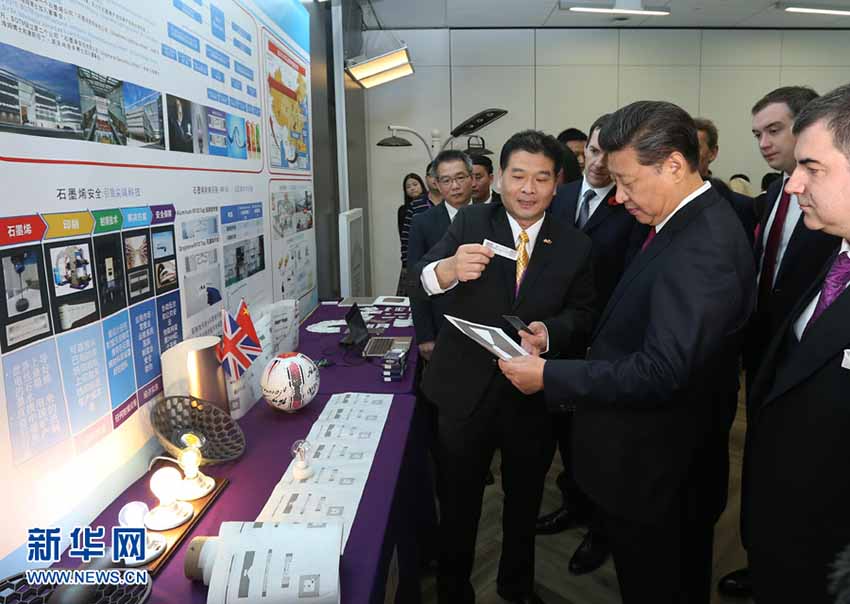 Xi Jinping visita Instituto Nacional de Grafeno na Universidade de Manchester