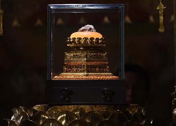 Realizada em Nanquim cerimónia de adora??o de relíquia de Shakyamuni