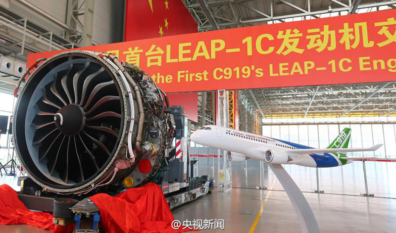 Primeiro jato de passageiros de fabrico chinês sai da linha da montagem