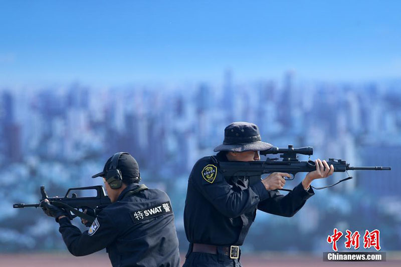 Polícia de choque na China demonstra capacidade de resposta a situa??es de emergência