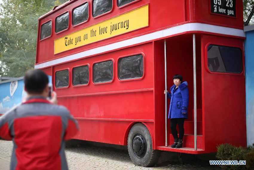 “Muro do amor” atrai curiosos em Shenyang