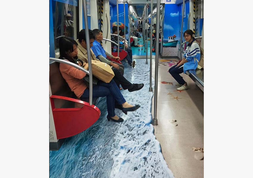 Grafites no metr? levam passageiros ao mundo subaquático