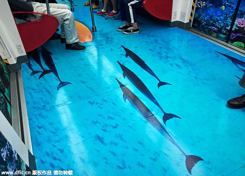 Grafites no metr? levam passageiros ao mundo subaquático