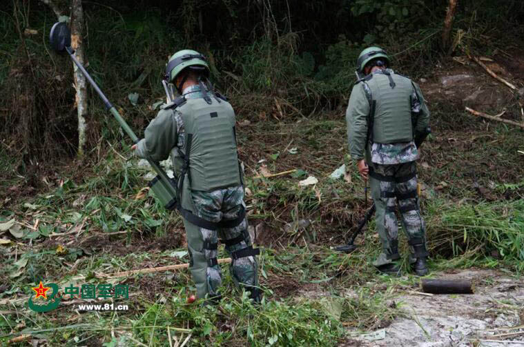 Trabalhos de desminagem come?am na fronteira entre Vietn? e China